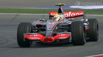 Hamilton lenyomta Räikkönent 