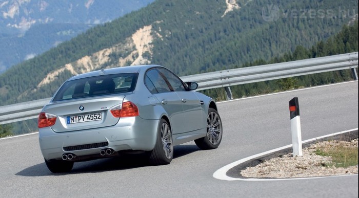 Újra van BMW M3 limuzin 7 | Vezess Önzáró differenciálmű ragasztja az útra