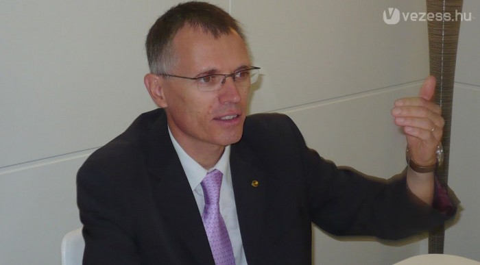 Ő Carlos Tavares, a tényleg fontos ember