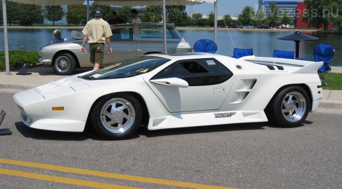 Háromfokozatú automatával készült a Vector