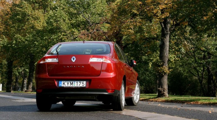 Teszt: Renault Laguna 2.0 dCi 6 | Vezess Van 1,5-ös dízel is