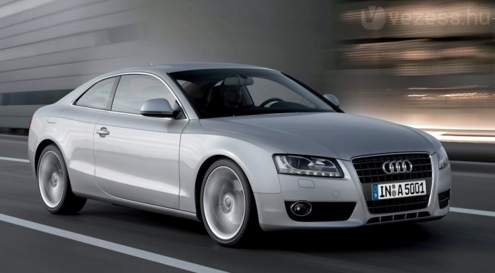 A látványhoz azért egy V8 dukál