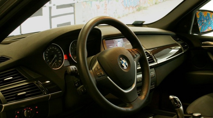 Teszt: BMW X5 4,8i 8 | Vezess Igényes hely