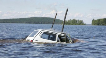 Búvár-Lada a tó fenekén - videó