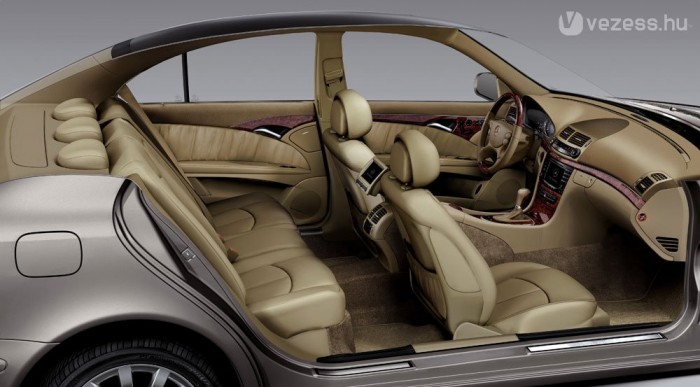 Jaj! Előtüremkedő hurkák a Merciben