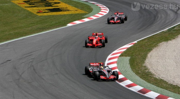 Räikkönen az aszfaltozókban bízhat 6 Hárman esélyesek még