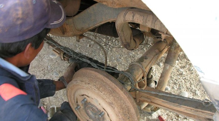 Márkaszerviz, vagy Mekkmester? 10 | Vezess A világ végén bízzunk a helyiek rutinjában