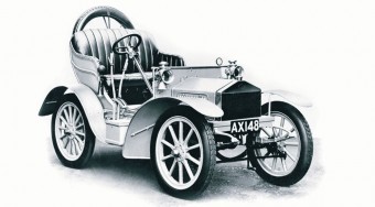 Kalapács alatt a legöregebb Rolls