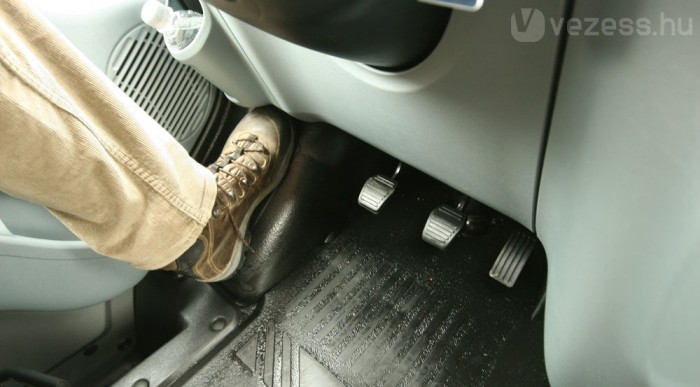 Elfuserált lábtámasz