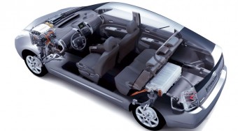 Olcsóbb lesz az új hibrid Toyota