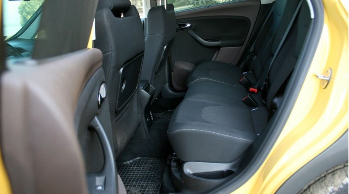 Tologatható a hátsó sor