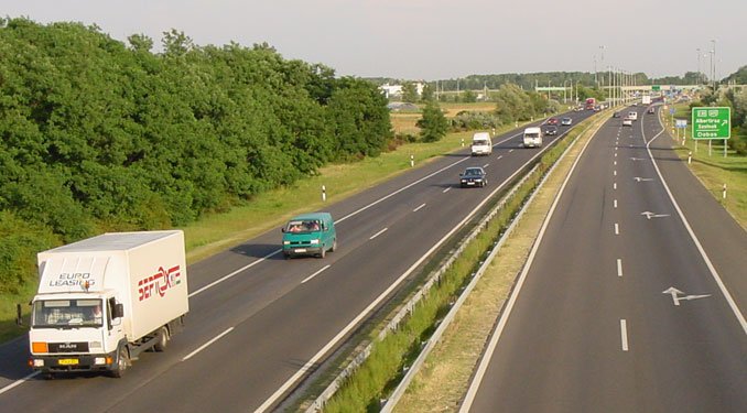 Tovább nő az autópályák forgalma 11