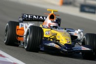 Alonso jön, repülnek a Renault-pilóták 157