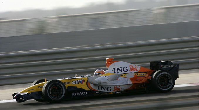 Alonso jön, repülnek a Renault-pilóták 66