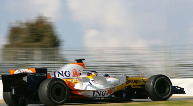 Alonso jön, repülnek a Renault-pilóták 63