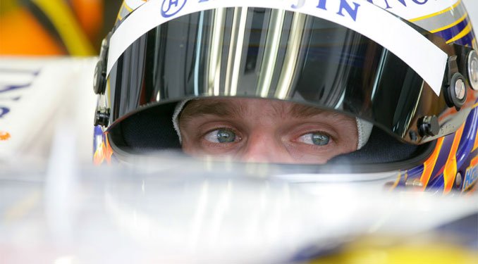 Alonso jön, repülnek a Renault-pilóták 64