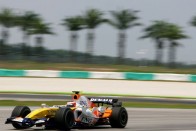 Alonso jön, repülnek a Renault-pilóták 150