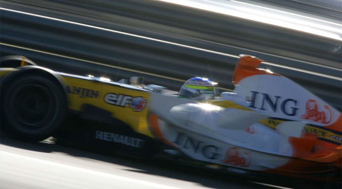 Alonso jön, repülnek a Renault-pilóták 62