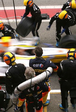 Alonso jön, repülnek a Renault-pilóták 53