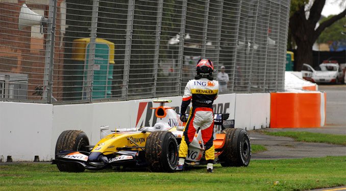 Alonso jön, repülnek a Renault-pilóták 52