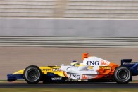 Alonso jön, repülnek a Renault-pilóták 138