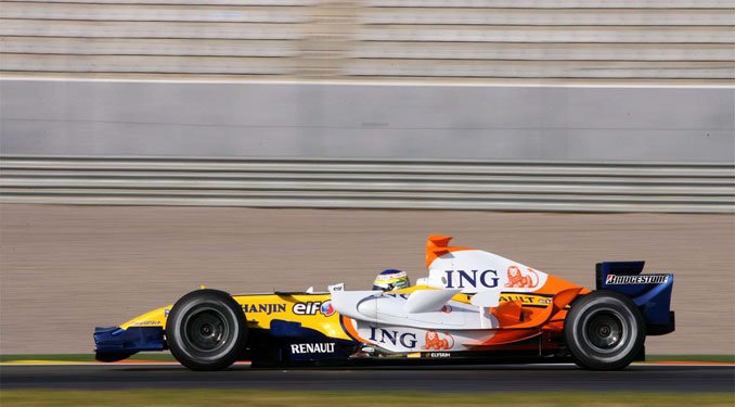 Alonso jön, repülnek a Renault-pilóták 49