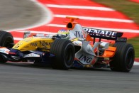 Alonso jön, repülnek a Renault-pilóták 119