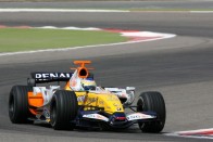 Alonso jön, repülnek a Renault-pilóták 117