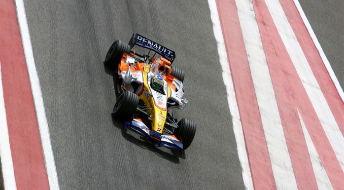 Alonso jön, repülnek a Renault-pilóták 25