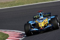 Alonso jön, repülnek a Renault-pilóták 109