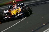 Alonso jön, repülnek a Renault-pilóták 106