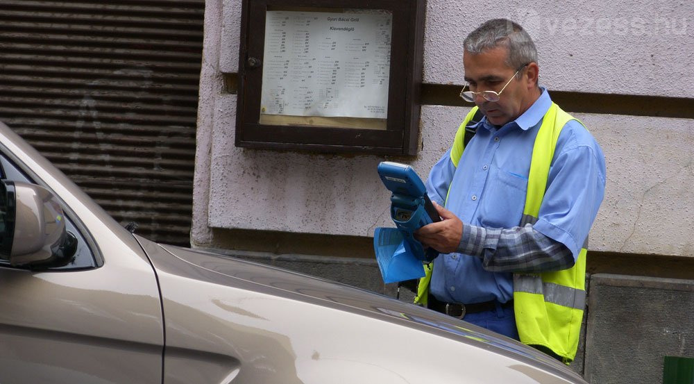 Egy csaló is büntet a parkolásért 11