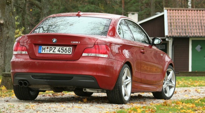 370 literes csomagtartóval