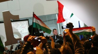 Gumiégetéssel köszöntötték Talmácsit