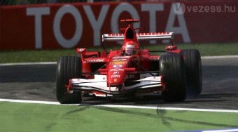 Schumacher dolgozik Räikkönen helyett