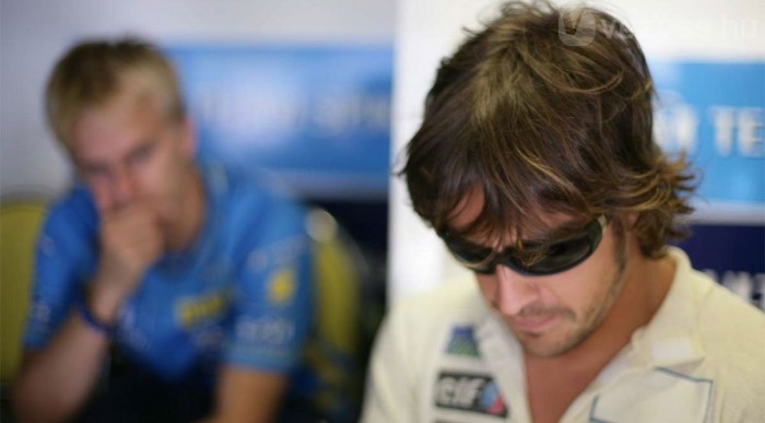 Háttérbe szorul Alonso mellett?