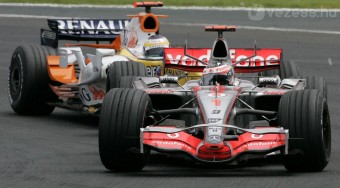Kémkedéssel vádol a McLaren is