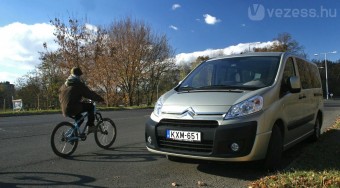 Csicsónénak három lánya