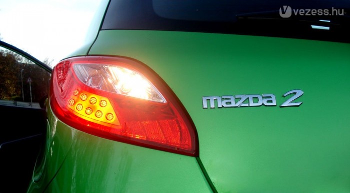 Ledhatású pöttyös hátsó lámpa