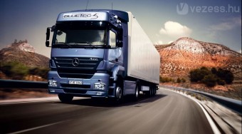 A Mercinek van egyliteres autója