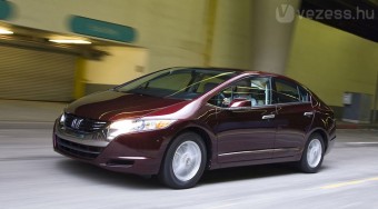 A vízből vonja ki...