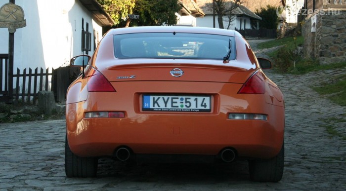 Vastag csíkokat hagy maga után