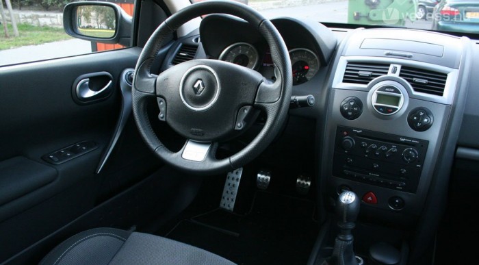 Jól néz ki a műszerfal