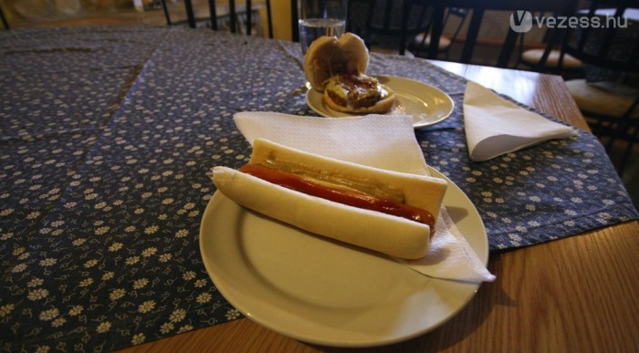 Jóllakni egy 500-asból 7 | Vezess A hotdog majdnem 4-es, a hambi 2 fölé