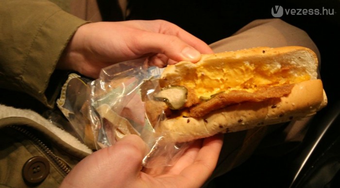Jóllakni egy 500-asból 11 | Vezess Finom, de hol ér 549 Ft-ot a pulykás kifli?