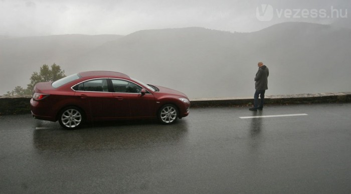 Fehérek mindenekfelett 10 | Vezess Kilátástalanság