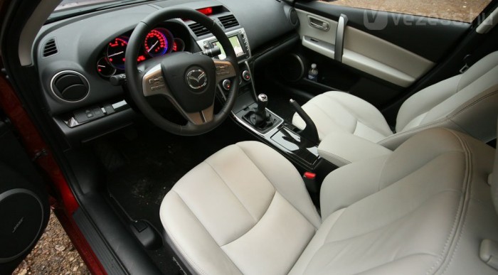 Fehérek mindenekfelett 9 | Vezess Bőr