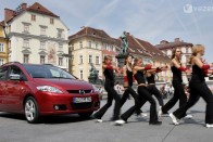 Nehéz megkerülni a Mazda5-öt. A 110 lóerős CD TE a jó