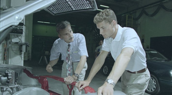 Benéztünk Räikkönen garázsába 7 | Vezess DC veterán Mercijét a gyárban újították fel