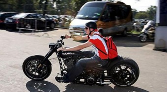 Benéztünk Räikkönen garázsába